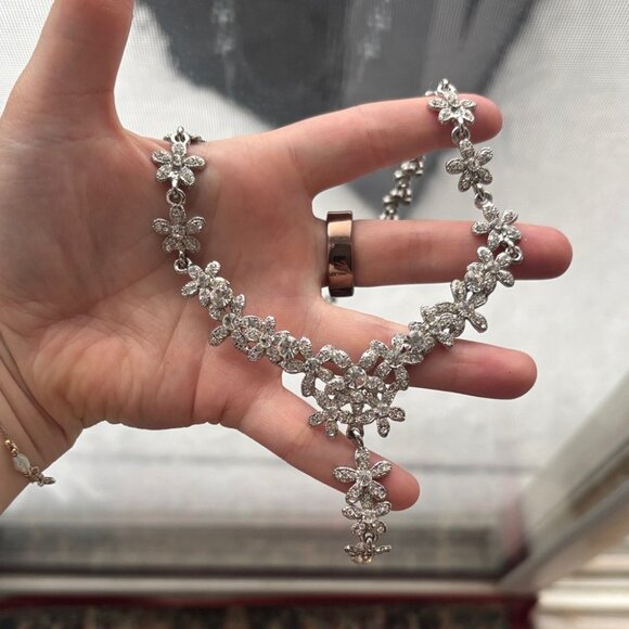 Stunning Dancing Floral Vine Leaves Necklace Silver-Tone Rhinestones - Picture 3 of 6